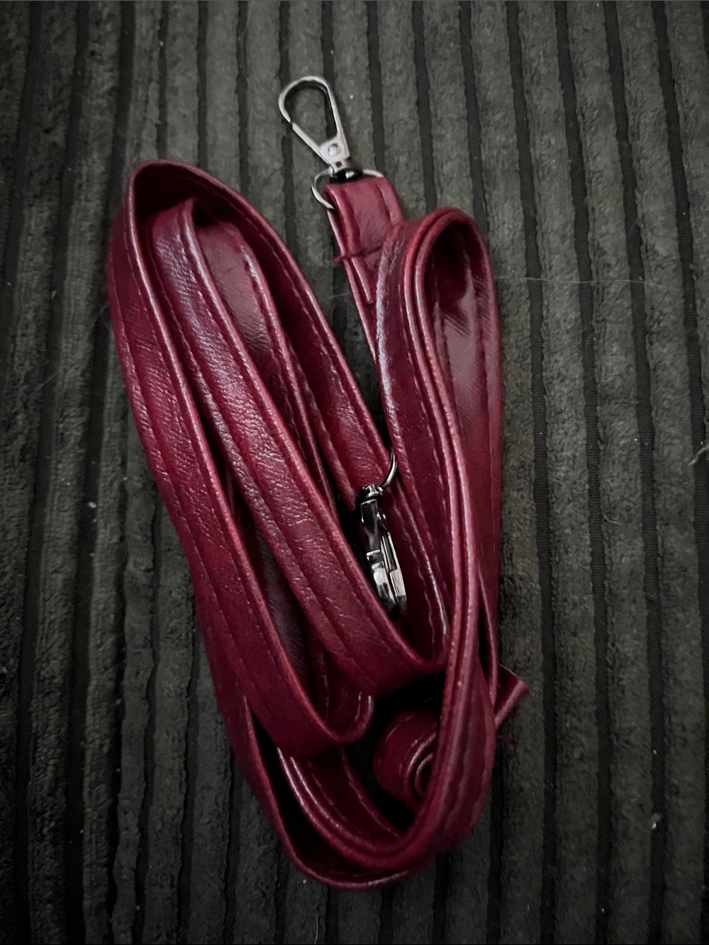 SHEIN Burgundy Frame Kiss-Lock Vegan Crossbody/Wrist Strap Purse 👜 - Picture 5 of 12